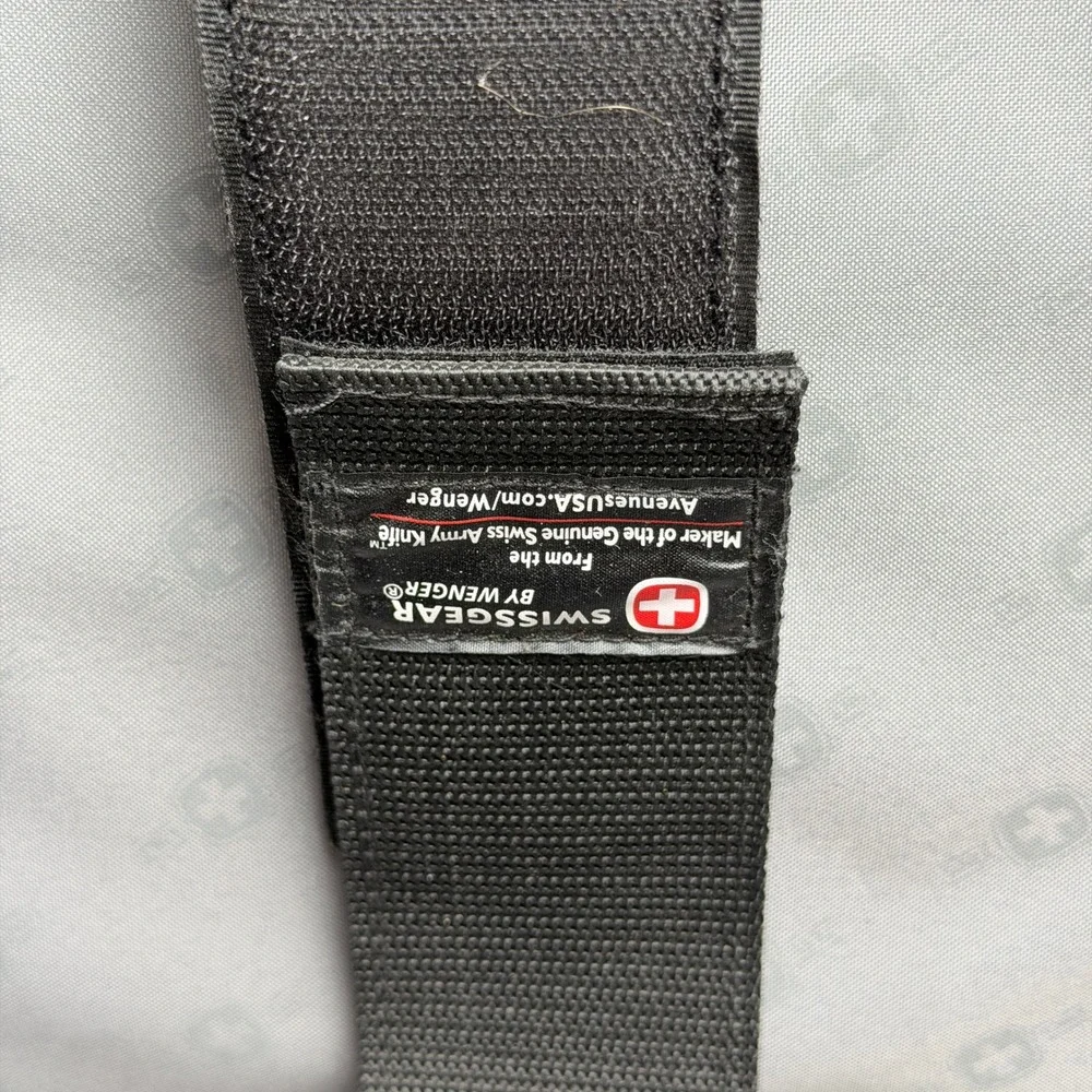 SwissGear Wenger Insight Laptop Messenger Bag Black Gray GA-7439-14 Briefcase